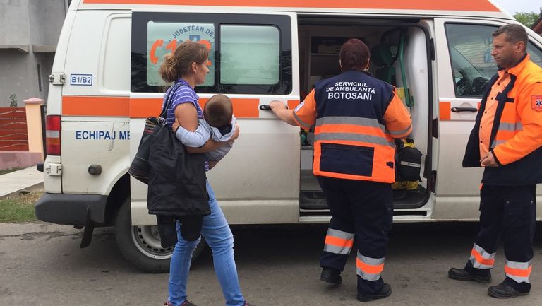 Anchetă pentru copilul căzut în fosă