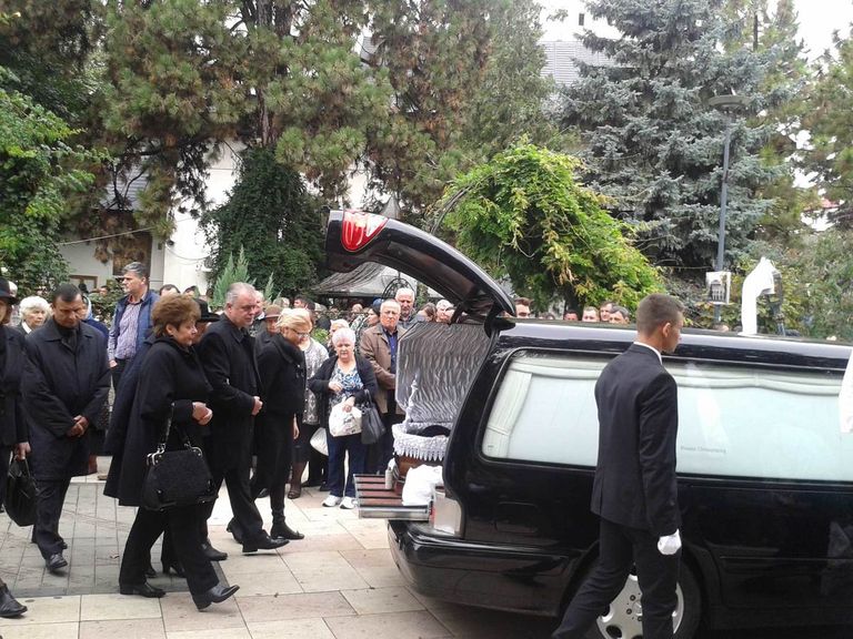 Sute de botoşăneni alături de primar la funeraliile tatălui