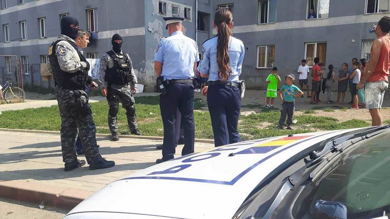 Romii au băgat groaza şi în poliţie