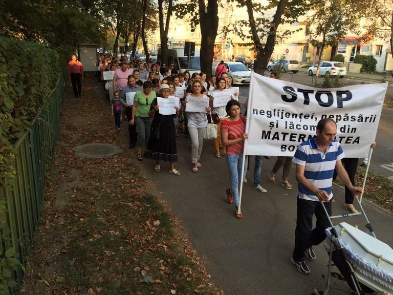 Mamă scoasă vinovată pentru copilul mort în spital