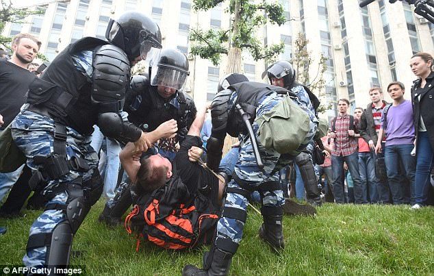 Protestatari anti-Putin reţinuţi la Moscova