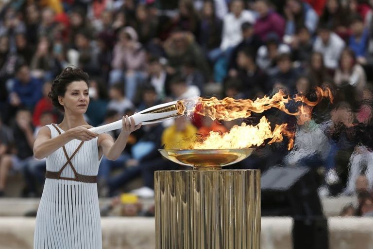 Sud-coreenii au preluat torţa olimpică