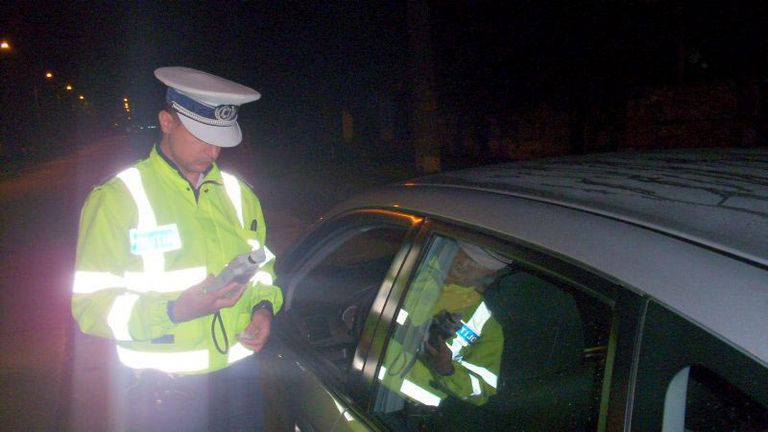 Aventură penală în bezna nopţii, cu o maşină furată