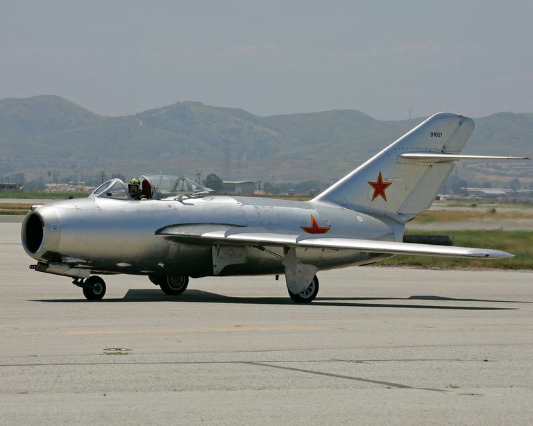 Şapte decenii de zbor pentru MiG 15