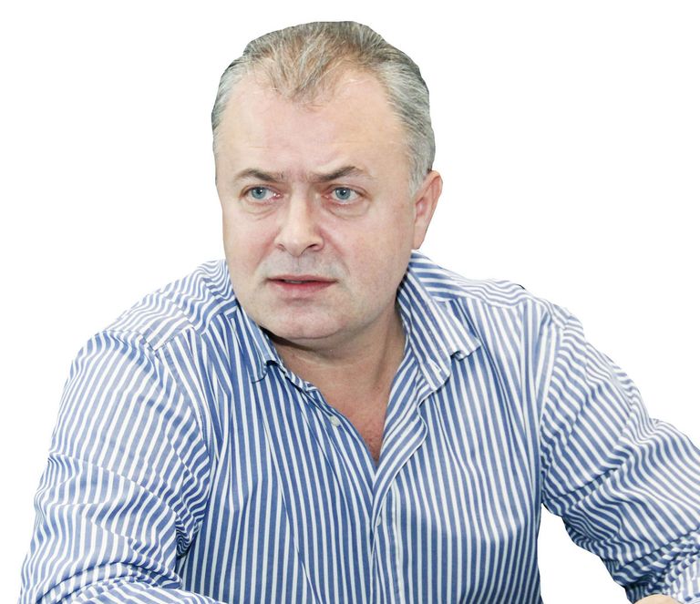 „Întreb guvernul de ce îşi permite să bage mâna în buzunarul românilor”