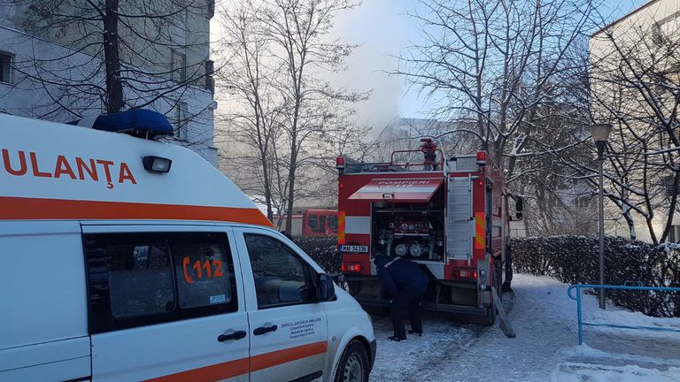Incendiu într-o garsonieră. Proprietarul a fost salvat de vecini
