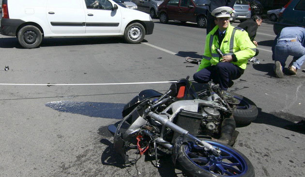 Motociclist rănit în urma unui accident