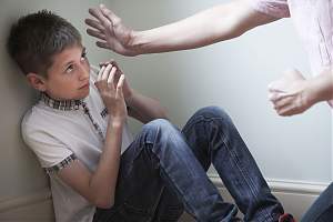 Copii torturaţi cu ţigara aprinsă