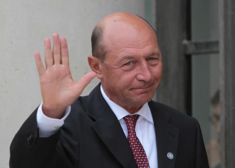 Băsescu spune că nu şi-a dat seama că a turnat la Securitate
