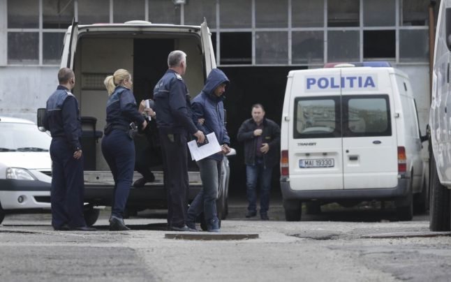 Puștan anchetat de polițiști după un furt comis pe stradă