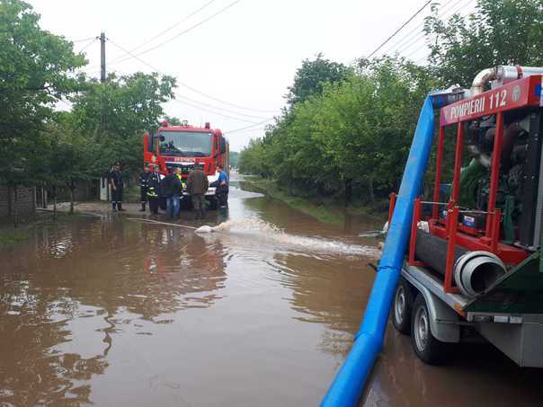 Ploile torenţiale au făcut ravagii în Suceava, Vrancea, Teleorman