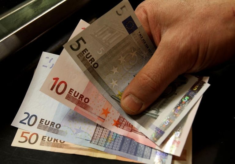 Euro a atins vineri un nou maxim istoric în raport cu leul