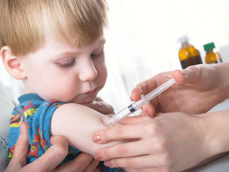 Bebeluşi lăsaţi fără vaccinuri vitale
