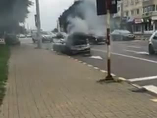 Mercedes în flăcări pe Calea Națională