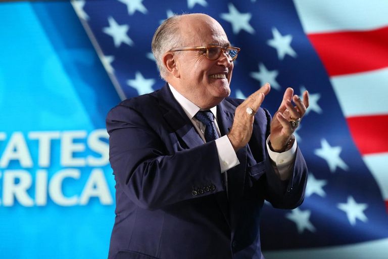 Giuliani, plătit să scrie oficialilor români