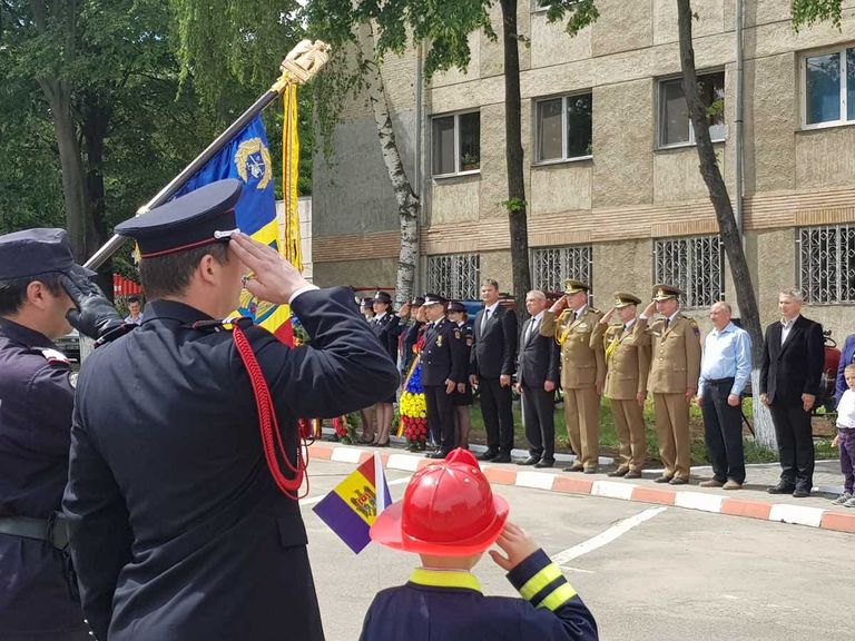 Zeci de avansări în grad la ISU Botoşani