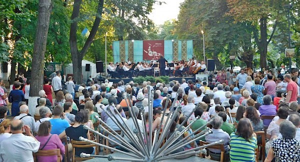 Filarmonica Botoşani va prezenta concerte în aer liber