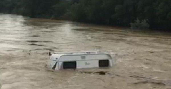 Inundaţii de proporţii în sudul Franţei: 1.600 persoane evacuate. Un german dat dispărut