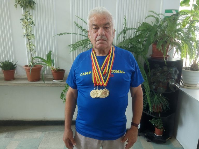 Atlet cu un sac de medalii la 75 de ani