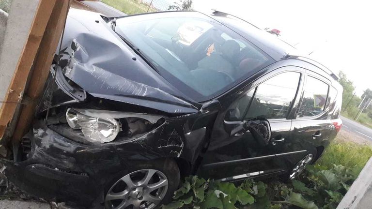 Accident provocat de un tânăr băut, fără permis de conducere