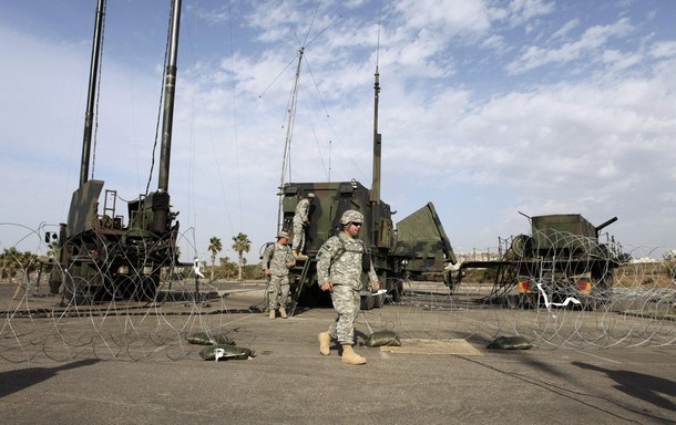 Bază irakiană cu soldați americani, lovită de o rachetă