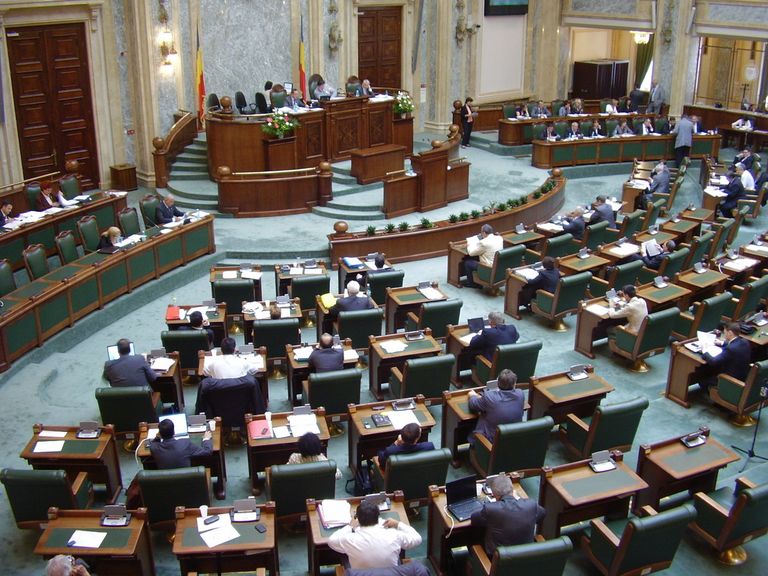Senatul îşi alege marţi conducerea, după demisia lui Tăriceanu
