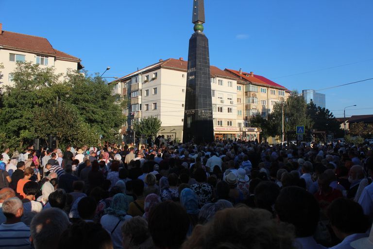 Slujbă impresionantă la Monumentul Sfintei Cruci