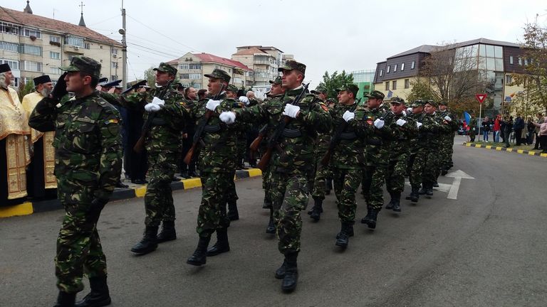 Ziua Armatei României marcată cu ceremonii militare şi religioase (VIDEO)