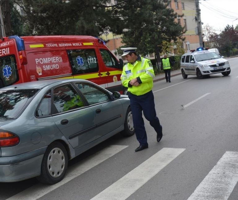 Copil acroşat de maşină, după o traversare neregulamentară