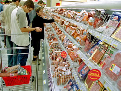 Alertă alimentară! Carne de pui retrasă din magazine din cauza contaminării cu Salmonella