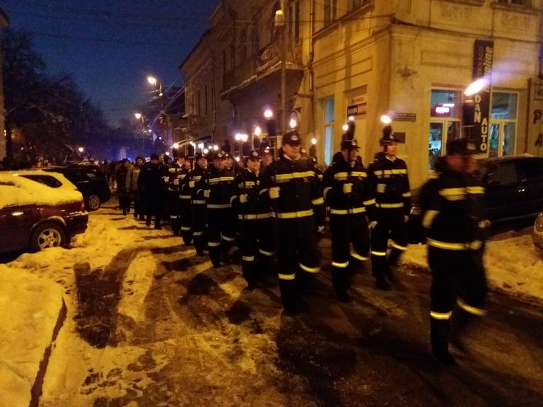 Fluviu de torţe pe străzile municipiului, cu ocazia Centenarului Unirii (VIDEO)