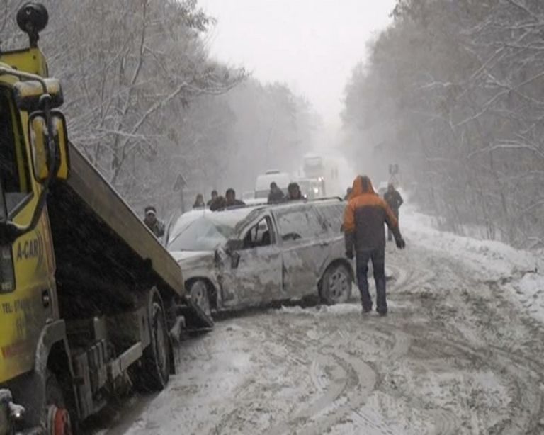 Accident cu doi răniţi în apropiere de Baisa