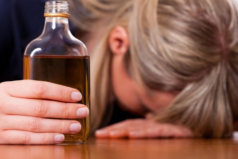 Alcoolismul în rândul femeilor îi îngrijorează pe psihiatri