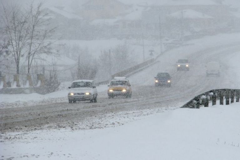 Situaţie catastrofală pe drumuri. Şeful de la SDN luat în focuri de prefect