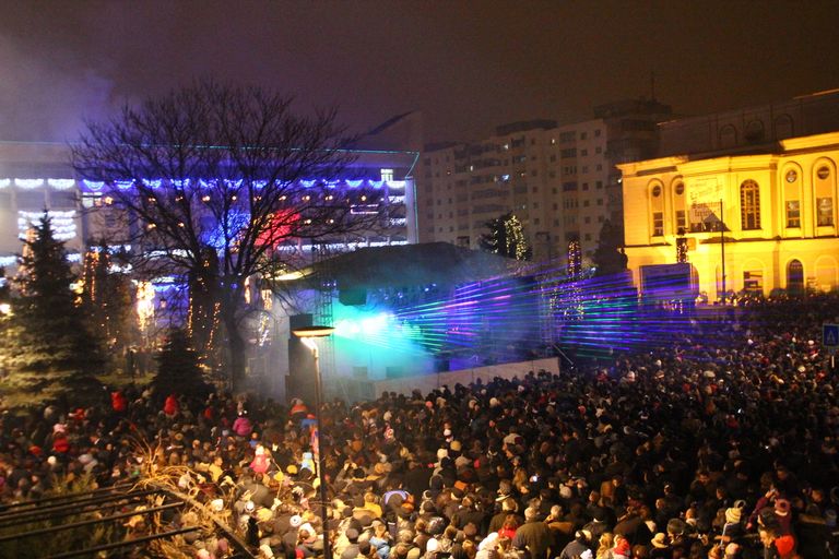 Revelion în stradă la Botoșani. Spectacol, muzică și focuri de artificii cu 185.000 de lei