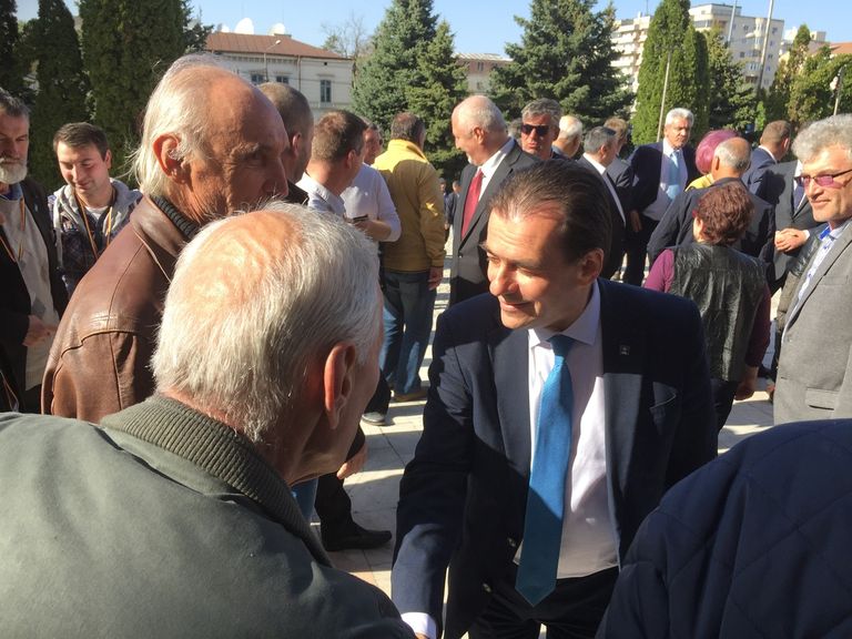 Ludovic Orban se întâlneşte cu liderii partidelor parlamentare pentru a discuta despre anticipate