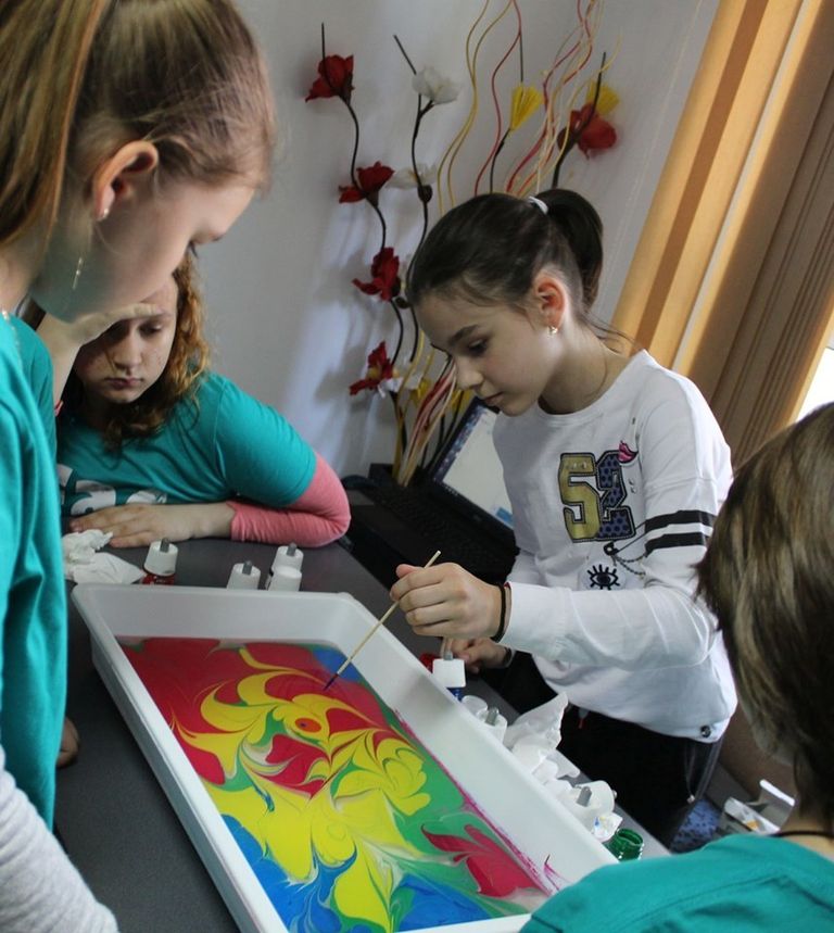 Atelier de pictură pe apă la “Vis de Artist” (foto)