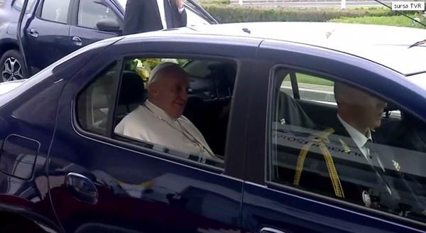 Papa cu Loganul, Iohannis cu Mercedesul