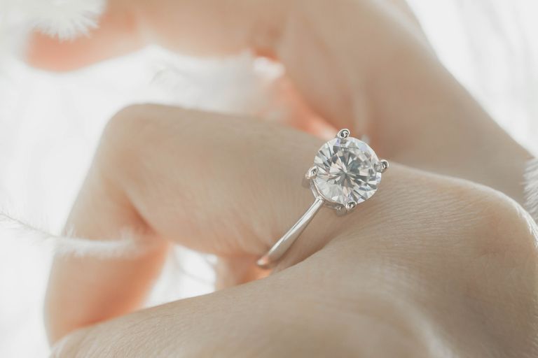 De ce să o ceri de soție cu un inel de logodnă cu diamant?