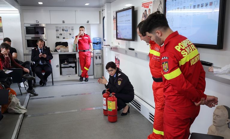 Botoşăneni instruiţi prin Caravana SMURD