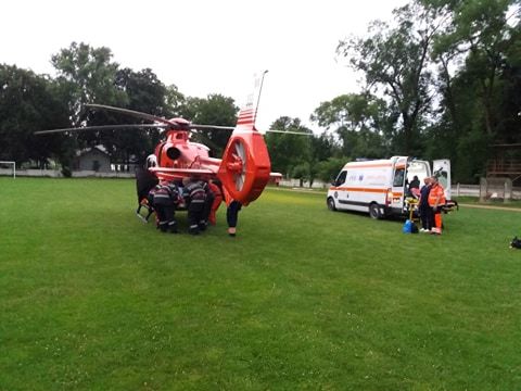 Elicopter solicitat la Dorohoi pentru o pacientă în comă (video)