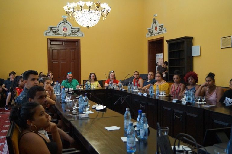 Tineri din Franţa şi Ungaria, participanţi la o reuniune de proiect Erasmus+ în Botoşani