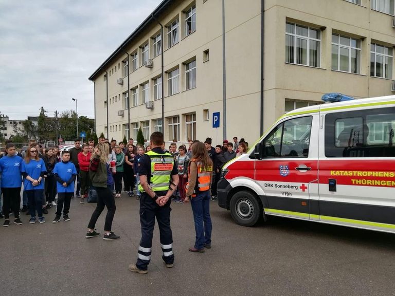 Voluntari de la Crucea Roșie Germania, în vizită la Liceul ”Demostene Botez” Trușești