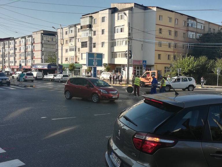 Municipalitatea botoşăneană continuă lucrările pe străzi