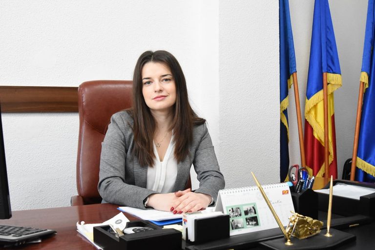Botoșăneanca de la conducerea ANPIS amenințată cu destituirea de premierul Ciolacu în scandalul „Căminele groazei”