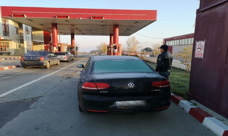 Volkswagen Passat confiscat la trecerea frontierei