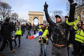 Protest în Franța după ce un student și-a dat foc