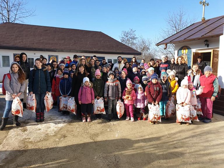 Daruri pentru 270 de copii din comuna Brăeşti, în Ajun de Sfântul Nicolae