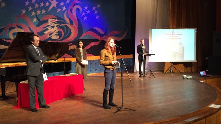 Juriul Premiului „Mihai Eminescu”, pus la zid de o poetă (video)
