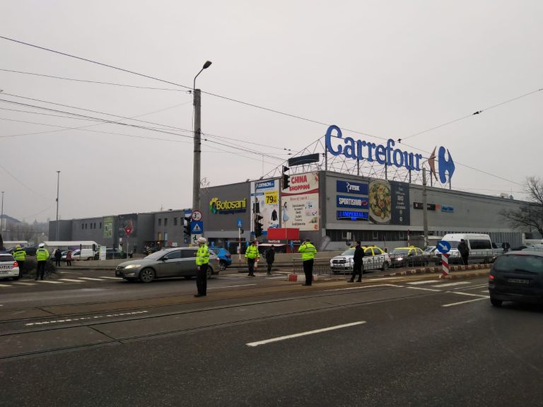 Patru fapte penale pe numele șoferului din accidentul de la Carrefour
